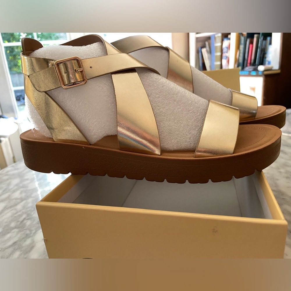 Soda Sandals Gold Size 10 Brand New!